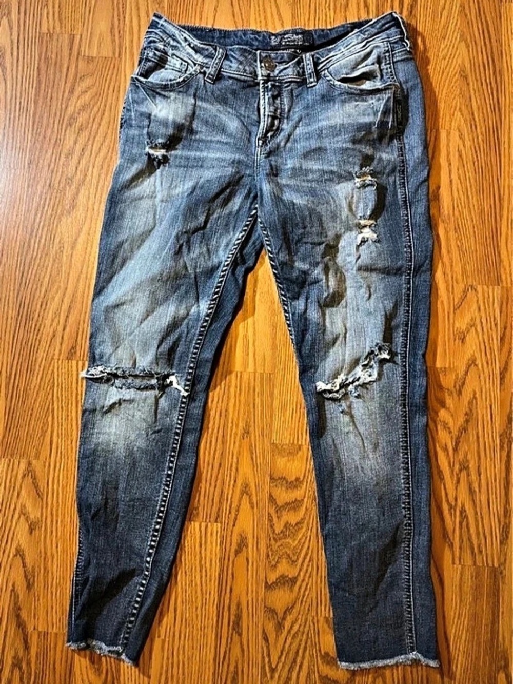 Women’s sliver jeans size 28/25 distressed
